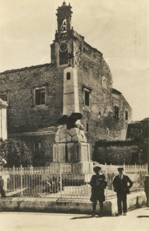 Monumento ai Caduti e Castello nella prima metà del XX sec.